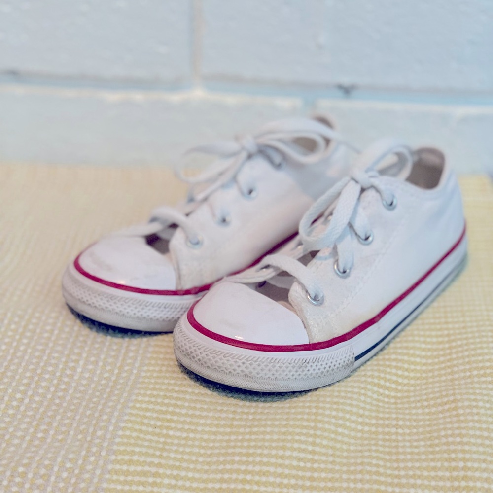 Girls Converse Chuck Taylor All Star Low Top Sneakers, White Lace Up - Size 10